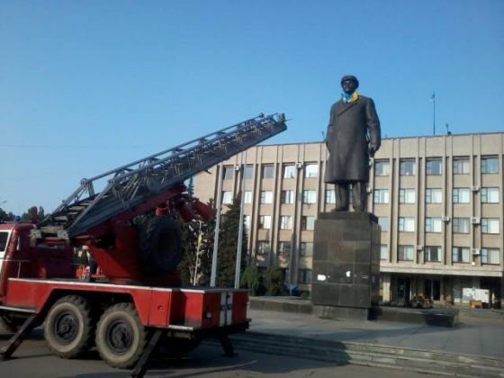 Ленин в Славянске стал патриотом (фото)