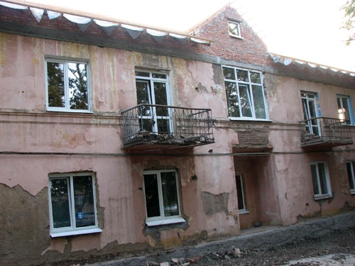 Обстрелянный в 2014 году дом на ул. Щербакова никто не восстанавливает. Вопрос: кто стрелял – тоже остается открытым (фото) (дополнено)