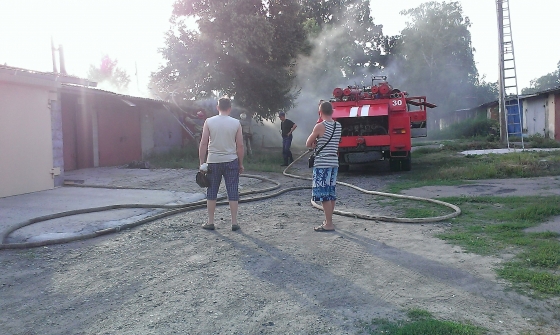 Субботним утром в Краматорске загорелся один из гаражей (фото)