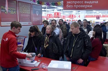Кризис в России: валюты в обменниках нет, технику раскупают 