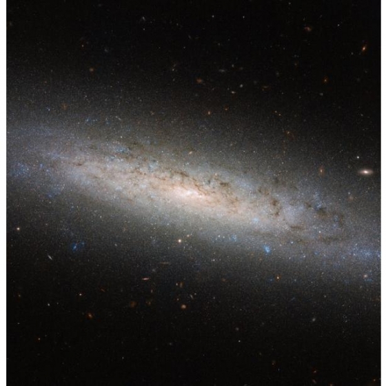 &quot;Хаббл&quot; получил снимок галактики, скрывающей &quot;темную сторону&quot; 