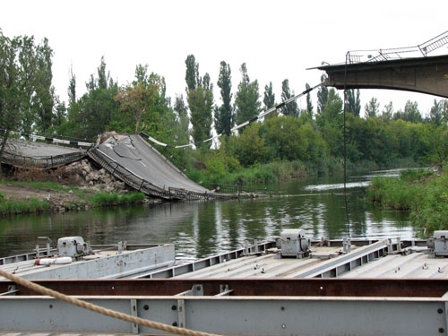 Жебривский: «Восстановление разрушенного моста под Славянском - дело чести для Донецкой ОГА»