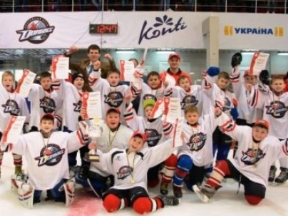 Юные хоккеисты из Краматорска стали победителями Детской хоккейной лиги