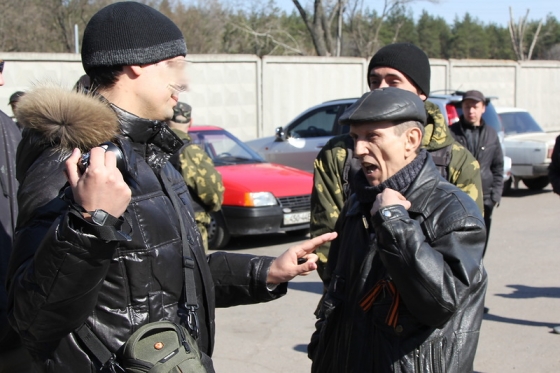 На Харьковской трассе в районе АЗС (БЗС) избили активистов «Дорожного контроля»