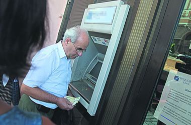 Экономика после выборов: гривня укрепится, но работы станет меньше 