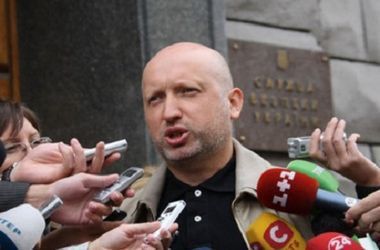 Турчинов призвал защитить всю страну
