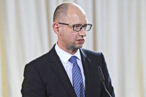 Яценюк считает, что ситуация в Раде поставила Украину на грань дефолта 