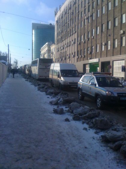 На Киев! Возле Донецкого главка милиции формируется колонна автобусов с правоохранителями 