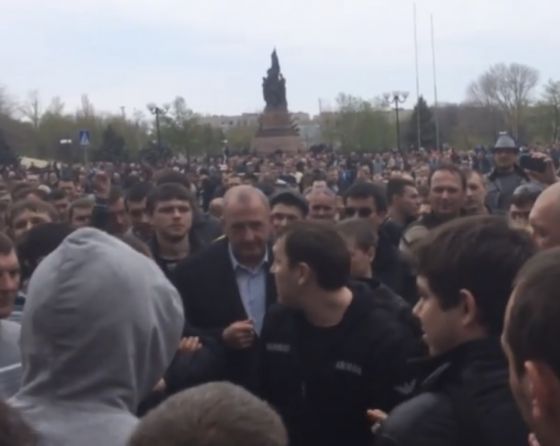 Вместе с шахтерами в Краснодоне бастуют водители троллейбусов