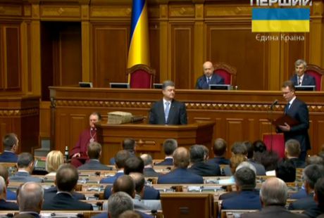 У Украины - 5-й президент и главнокомандующий: Порошенко принял присягу 