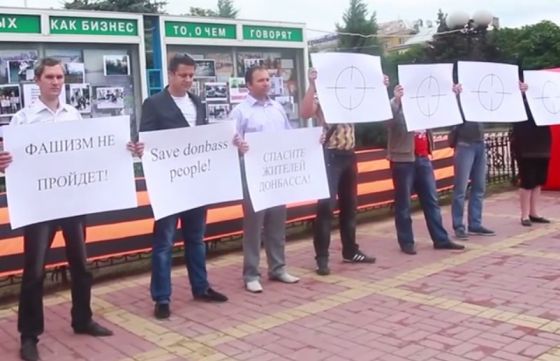 В Луганске прошел митинг &quot;ЛНР&quot; с просьбой к ООН прекратить военные действия на Донбассе