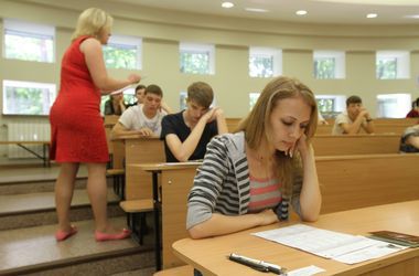В Донбассе не гарантируют безопасность выпускников