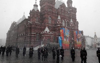 В Москве во время репетиции парада пошел снег