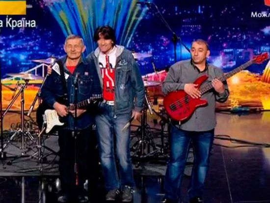 На шоу «Україна має талант» рок-н-рольщикам из Белокузьминовки аплодировали стоя (видео)