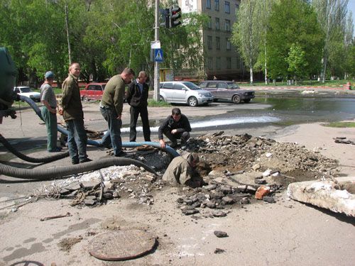 Водоканал устроил потоп на улице Парковой в Краматорске
