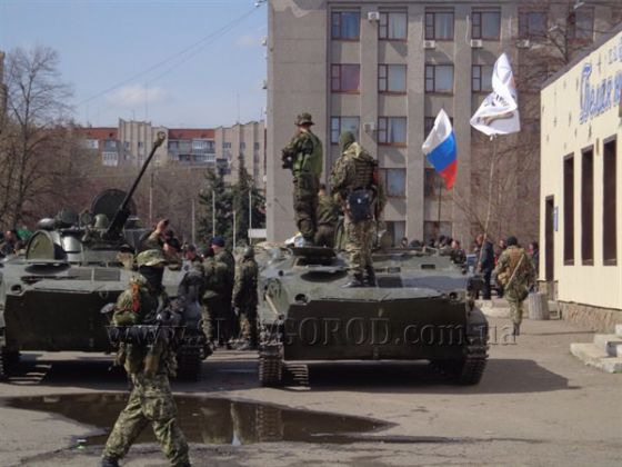 Захваченная в Краматорске бронетехника въехала в Славянск