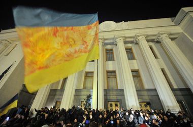 Раду от &quot;Правого сектора&quot; защищает Самооборона Майдана