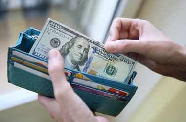 НБУ рекордно повысил курс доллара