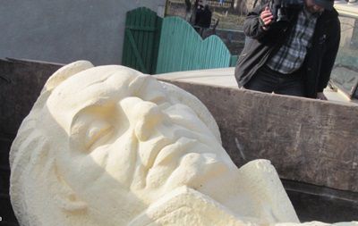 На Львовщине снесли памятник Кутузову