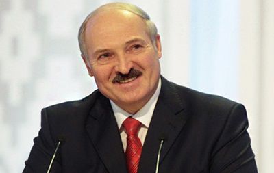 Лукашенко признает новую власть в Киеве назло Кремлю