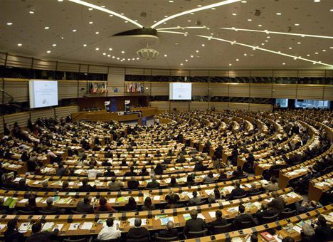 Европарламент поддержал руководство Украины и осудил Россию, – резолюция