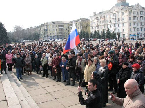 В Краматорске проходит мирный несанкционированный митинг