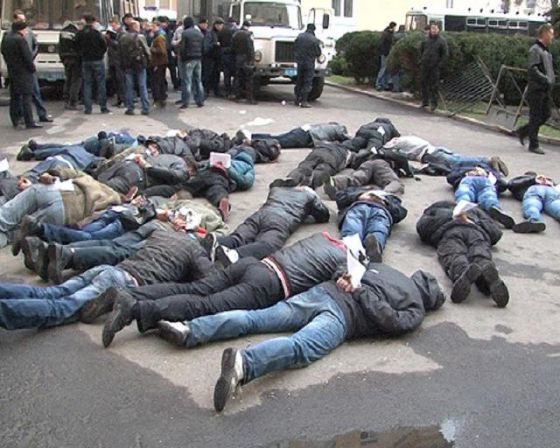 Турчинов: При освобождении Харьковской ОГА против работников милиции применялось оружие и ручные гранаты, несколько правоохранителей получили тяжелые ранения
