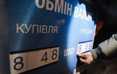 На межбанке гривна упала до 8,83/8,845 за доллар