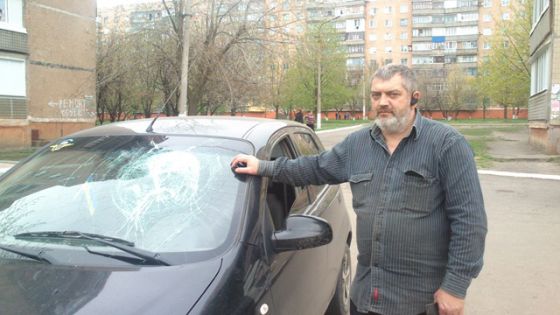 На краматорчан нападают и бьют им машины по политическим мотивам