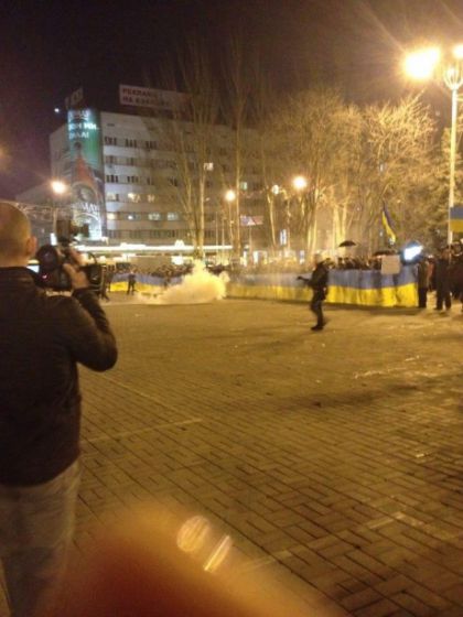 В Донецке пророссийский и проукраинский митинги пытаются перекричать друг друга
