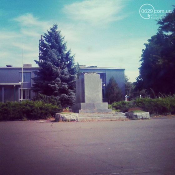 Под Мариуполем в поселке Мангуш обезглавили памятник Ленину (фото)