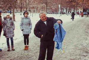 В Славянске жгли флаг Евросоюза и выгоняли автопробег (видео)