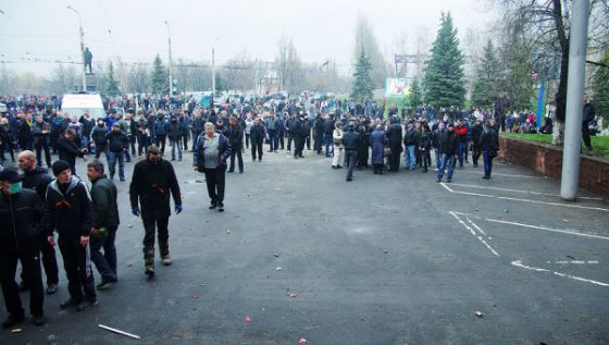Только что взято штурмом отделение милиции в Горловке, часть личного состава перешла в подчинение подполковнику российской армии