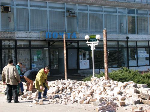 В Краматорске демонтируют часть Сквера Победы