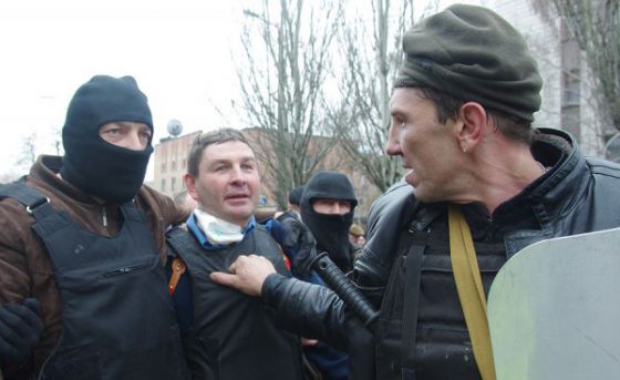 Только что взято штурмом отделение милиции в Горловке, часть личного состава перешла в подчинение подполковнику российской армии
