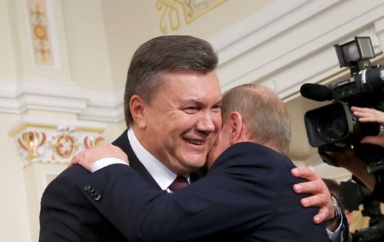 Путин подарил Януковичу второй президентский срок