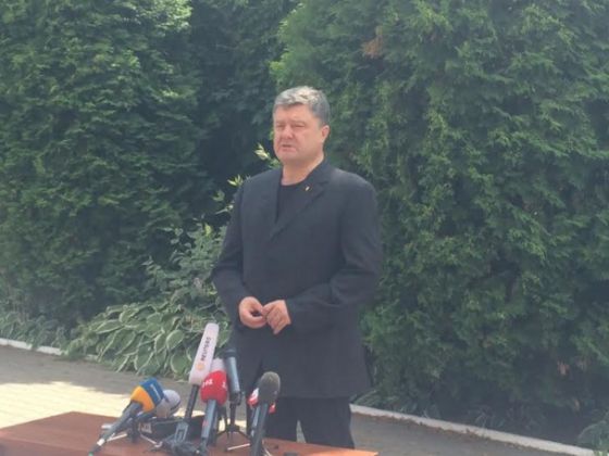 Порошенко с женой приехал проститься с Владимиром
