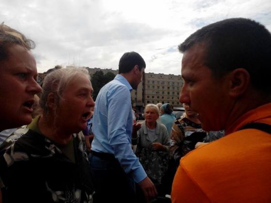 &quot;Это твои русские бандиты пришли нас убивать!&quot;. Жители Славянска прогнали &quot;регионала&quot; Левченко (фото)