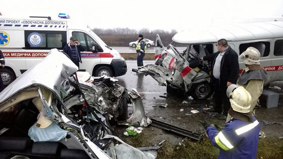 Два человека погибли и пятеро пострадали в результате столкновения Lexus и &quot;скорой помощи&quot; в Донецкой области 