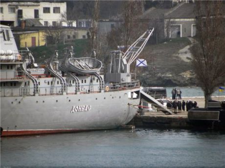В Крыму три корабля Украины подняли Андреевский флаг России