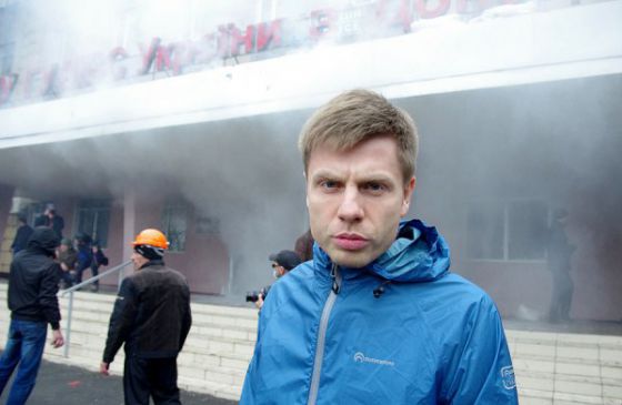 Только что взято штурмом отделение милиции в Горловке, часть личного состава перешла в подчинение подполковнику российской армии