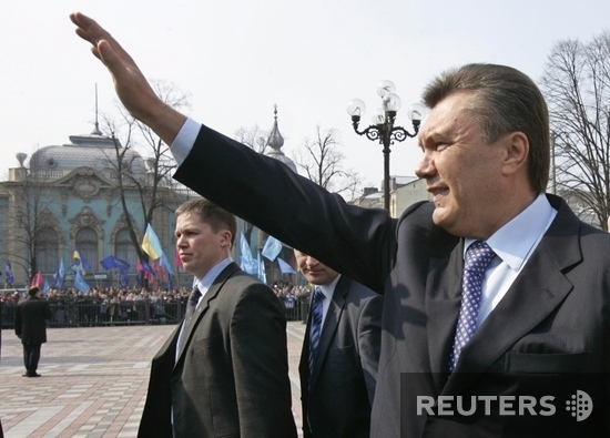 Янукович передал власть в Крыму криминалитету – экс-регионал