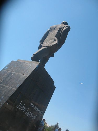 Памятник Ленину в Краматорске снова атаковали &quot;битломаны&quot;