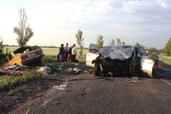 В  ДТП при столкновении двух автомобилей шесть человек погибли, пять  травмированы