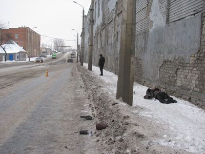 В Краматорске, возле Пенсионного фонда, автомобиль насмерть сбил пешехода и скрылся