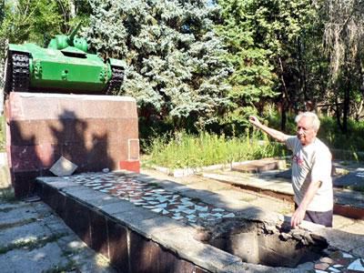 Сквер памяти превратился в мусорник  