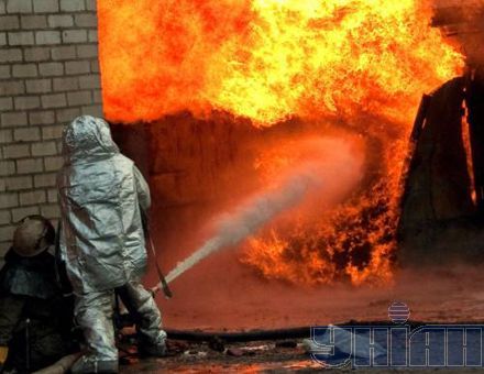 В Запорожье произошел взрыв в подпольном хранилище нефтепродуктов. Пострадало 11 человек среди которых медики и пожарные