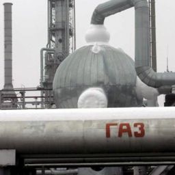 Медведев поручил Газпрому не платить больше за транзит по Украине