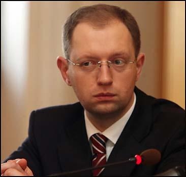 Чьим интересам служит Яценюк?