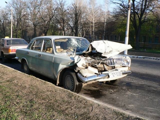 «Волга» столкнулась с КамАЗом. КамАЗ сбежал